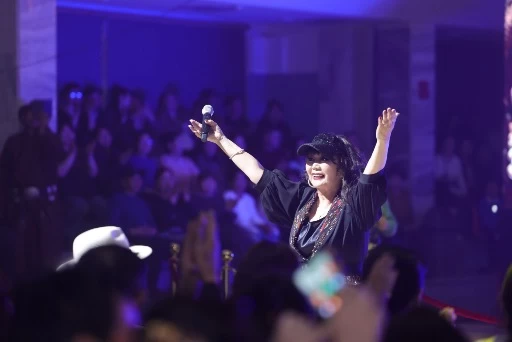 Эрдэнэтийн тайзнаа эгшиглэсэн дурсамж...